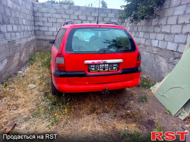 Красный Опель Вектра, объемом двигателя 2 л и пробегом 286 тыс. км за 700 $, фото 2 на Automoto.ua