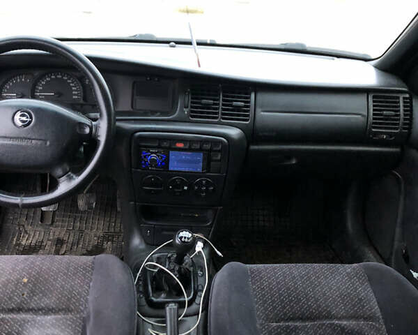 Червоний Опель Вектра, об'ємом двигуна 1.8 л та пробігом 285 тис. км за 1400 $, фото 6 на Automoto.ua