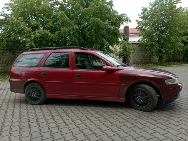 Красный Опель Вектра, объемом двигателя 1.6 л и пробегом 270 тыс. км за 2000 $, фото 2 на Automoto.ua