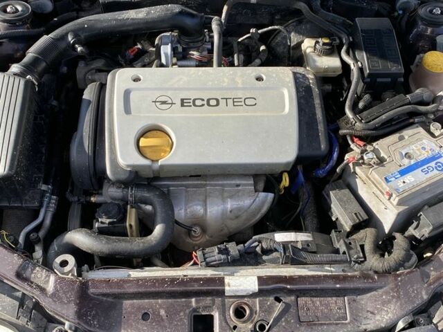 Красный Опель Вектра, объемом двигателя 1.6 л и пробегом 210 тыс. км за 2900 $, фото 5 на Automoto.ua