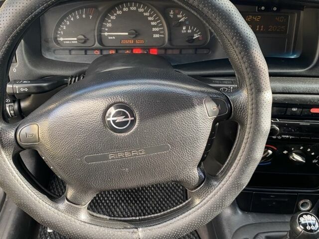 Красный Опель Вектра, объемом двигателя 1.6 л и пробегом 210 тыс. км за 2900 $, фото 6 на Automoto.ua