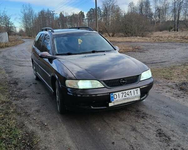 Красный Опель Вектра, объемом двигателя 1.6 л и пробегом 198 тыс. км за 2800 $, фото 5 на Automoto.ua