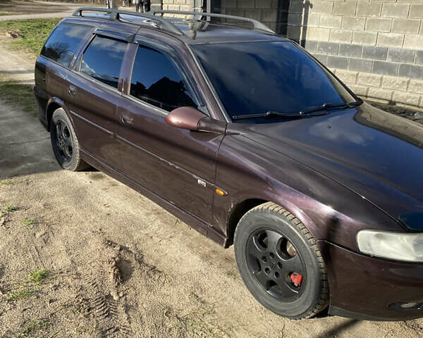 Червоний Опель Вектра, об'ємом двигуна 1.6 л та пробігом 210 тис. км за 2900 $, фото 1 на Automoto.ua