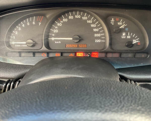 Червоний Опель Вектра, об'ємом двигуна 1.6 л та пробігом 210 тис. км за 2900 $, фото 7 на Automoto.ua