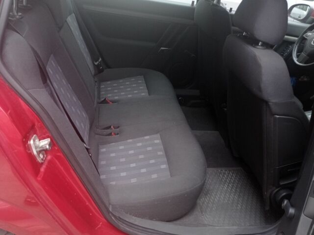 Червоний Опель Вектра, об'ємом двигуна 1.9 л та пробігом 176 тис. км за 3200 $, фото 10 на Automoto.ua