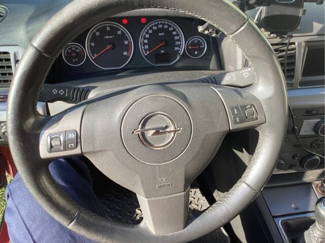 Красный Опель Вектра, объемом двигателя 1.9 л и пробегом 273 тыс. км за 4400 $, фото 6 на Automoto.ua