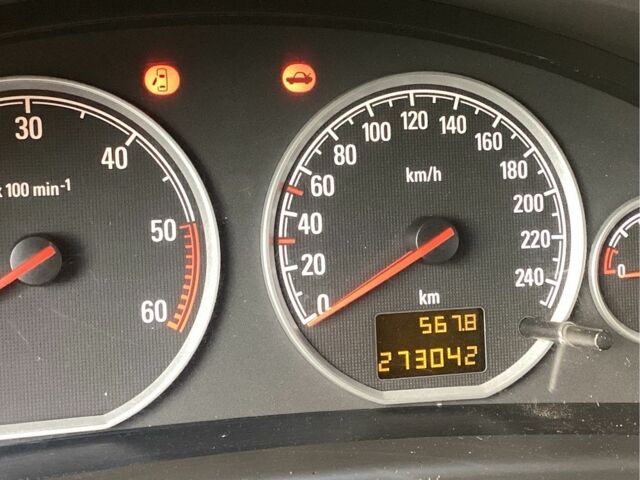 Красный Опель Вектра, объемом двигателя 1.9 л и пробегом 273 тыс. км за 4400 $, фото 8 на Automoto.ua