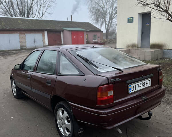 Червоний Опель Вектра, об'ємом двигуна 1.6 л та пробігом 250 тис. км за 1350 $, фото 4 на Automoto.ua