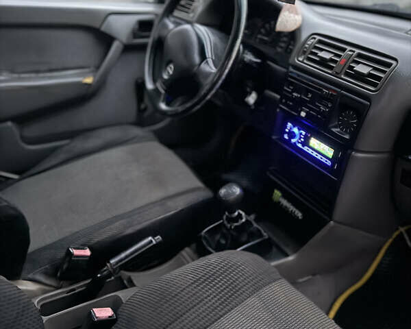 Червоний Опель Вектра, об'ємом двигуна 1.6 л та пробігом 250 тис. км за 1350 $, фото 9 на Automoto.ua