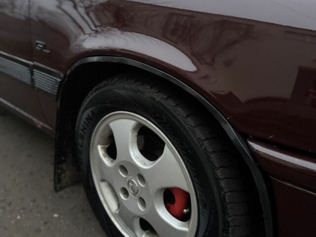 Красный Опель Вектра, объемом двигателя 1.6 л и пробегом 250 тыс. км за 1350 $, фото 10 на Automoto.ua