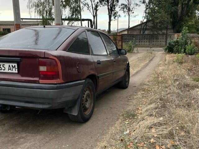 Червоний Опель Вектра, об'ємом двигуна 1.8 л та пробігом 200 тис. км за 1100 $, фото 3 на Automoto.ua
