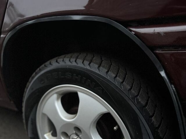 Красный Опель Вектра, объемом двигателя 1.6 л и пробегом 250 тыс. км за 1350 $, фото 3 на Automoto.ua