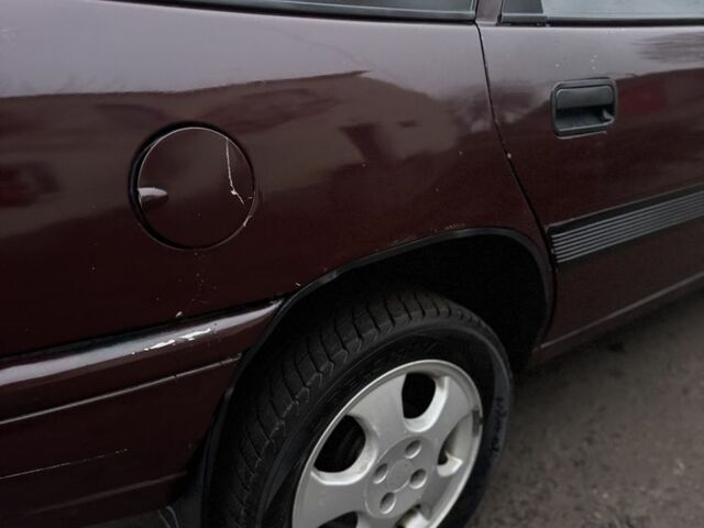 Красный Опель Вектра, объемом двигателя 1.6 л и пробегом 250 тыс. км за 1350 $, фото 9 на Automoto.ua