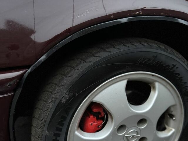 Красный Опель Вектра, объемом двигателя 1.6 л и пробегом 250 тыс. км за 1350 $, фото 4 на Automoto.ua