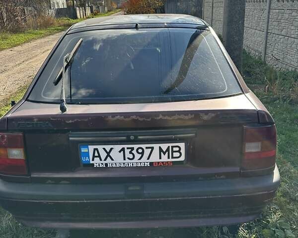 Красный Опель Вектра, объемом двигателя 1.6 л и пробегом 250 тыс. км за 1000 $, фото 3 на Automoto.ua