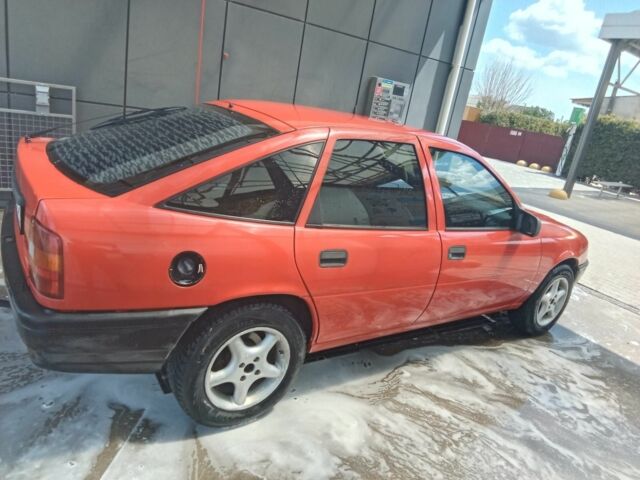 Красный Опель Вектра, объемом двигателя 2 л и пробегом 3 тыс. км за 1600 $, фото 3 на Automoto.ua