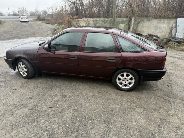 Красный Опель Вектра, объемом двигателя 1.8 л и пробегом 555 тыс. км за 775 $, фото 7 на Automoto.ua