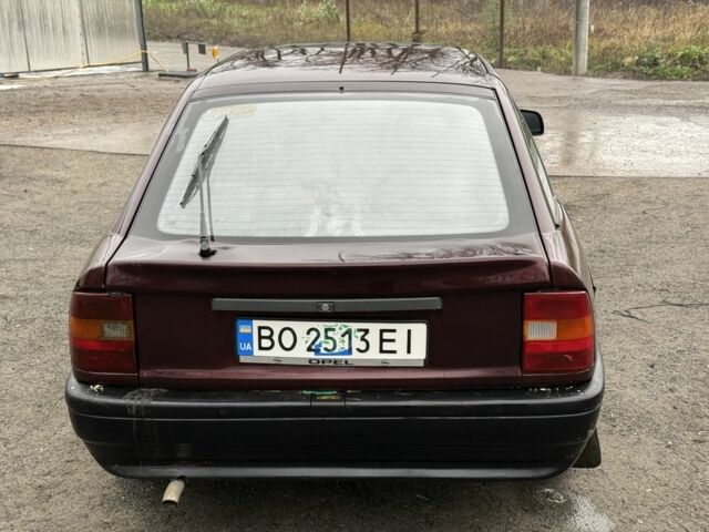 Красный Опель Вектра, объемом двигателя 1.8 л и пробегом 555 тыс. км за 775 $, фото 5 на Automoto.ua