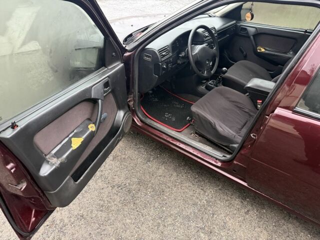 Красный Опель Вектра, объемом двигателя 1.8 л и пробегом 555 тыс. км за 775 $, фото 9 на Automoto.ua