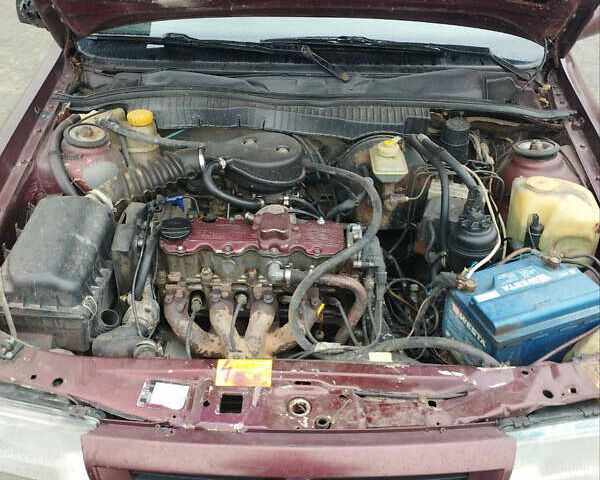 Червоний Опель Вектра, об'ємом двигуна 1.8 л та пробігом 200 тис. км за 1350 $, фото 5 на Automoto.ua