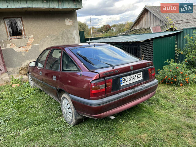 Красный Опель Вектра, объемом двигателя 1.6 л и пробегом 391 тыс. км за 900 $, фото 3 на Automoto.ua