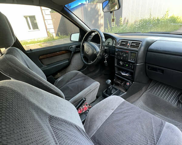 Красный Опель Вектра, объемом двигателя 2 л и пробегом 371 тыс. км за 2299 $, фото 18 на Automoto.ua