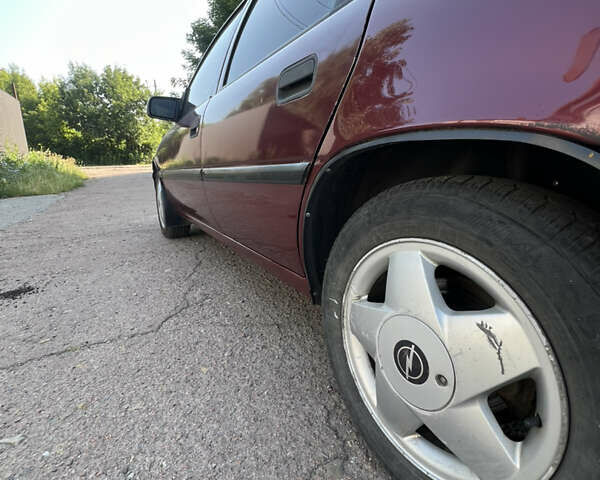 Красный Опель Вектра, объемом двигателя 2 л и пробегом 371 тыс. км за 2299 $, фото 10 на Automoto.ua