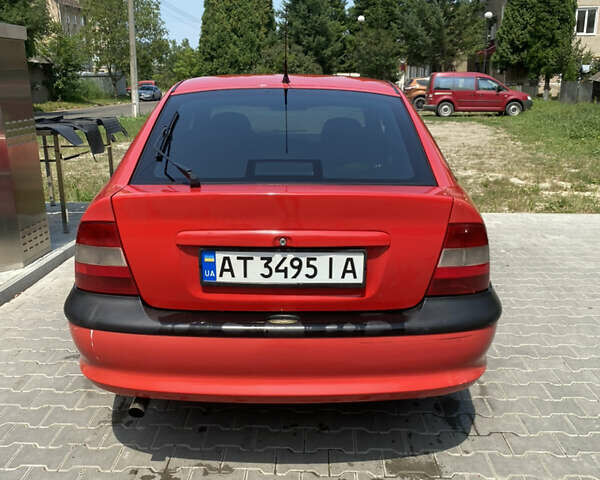 Красный Опель Вектра, объемом двигателя 1.6 л и пробегом 326 тыс. км за 1600 $, фото 2 на Automoto.ua