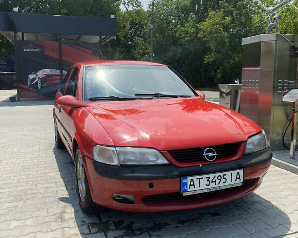 Красный Опель Вектра, объемом двигателя 1.6 л и пробегом 326 тыс. км за 1600 $, фото 1 на Automoto.ua