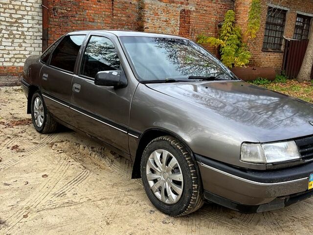 Опель Вектра, объемом двигателя 1.6 л и пробегом 200 тыс. км за 1000 $, фото 2 на Automoto.ua