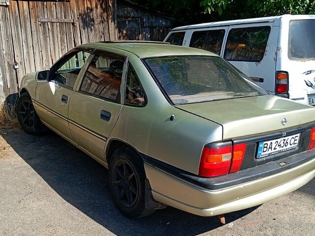 Опель Вектра, объемом двигателя 2 л и пробегом 360 тыс. км за 1300 $, фото 2 на Automoto.ua