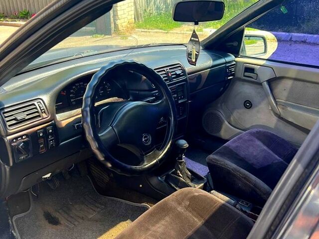 Опель Вектра, объемом двигателя 1.6 л и пробегом 277 тыс. км за 900 $, фото 2 на Automoto.ua