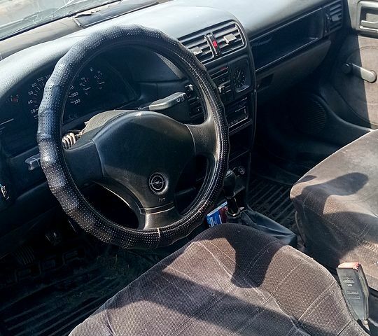 Опель Вектра, объемом двигателя 1.8 л и пробегом 0 тыс. км за 1200 $, фото 1 на Automoto.ua