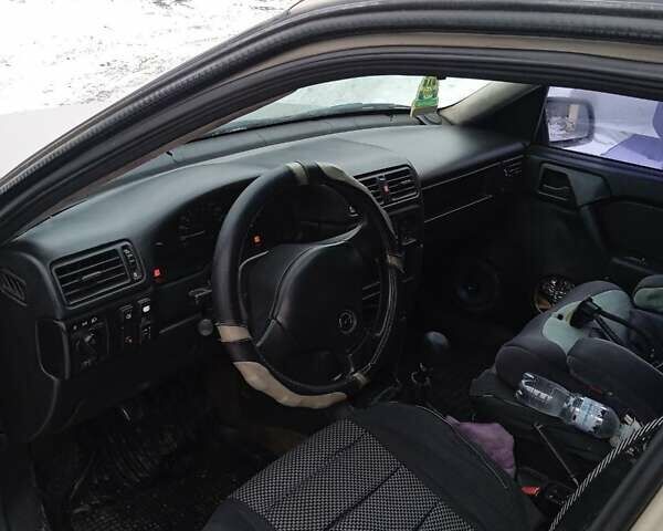 Опель Вектра, объемом двигателя 2 л и пробегом 333 тыс. км за 2500 $, фото 7 на Automoto.ua