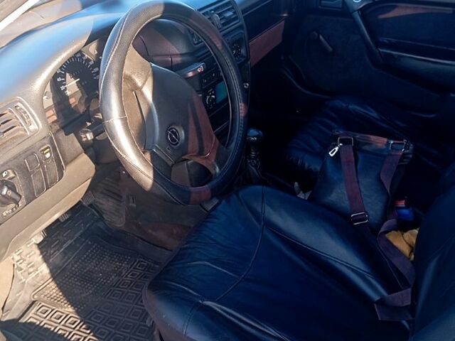 Опель Вектра, об'ємом двигуна 1.6 л та пробігом 0 тис. км за 1600 $, фото 3 на Automoto.ua