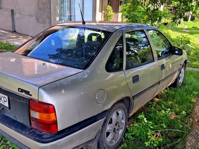Опель Вектра, объемом двигателя 2 л и пробегом 303 тыс. км за 550 $, фото 2 на Automoto.ua