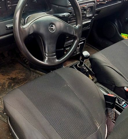 Опель Вектра, об'ємом двигуна 18 л та пробігом 200 тис. км за 1200 $, фото 1 на Automoto.ua