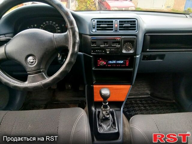 Опель Вектра, объемом двигателя 1.6 л и пробегом 320 тыс. км за 1599 $, фото 13 на Automoto.ua