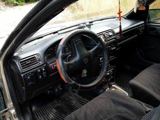 Опель Вектра, объемом двигателя 1.8 л и пробегом 0 тыс. км за 700 $, фото 3 на Automoto.ua