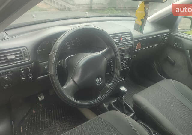 Опель Вектра, объемом двигателя 1.8 л и пробегом 291 тыс. км за 1990 $, фото 3 на Automoto.ua