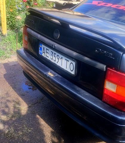 Опель Вектра, объемом двигателя 1.6 л и пробегом 300 тыс. км за 1300 $, фото 3 на Automoto.ua