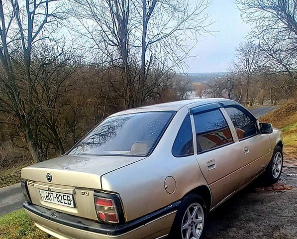 Опель Вектра, объемом двигателя 17 л и пробегом 372 тыс. км за 750 $, фото 2 на Automoto.ua