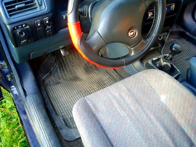 Опель Вектра, объемом двигателя 1.6 л и пробегом 300 тыс. км за 850 $, фото 2 на Automoto.ua