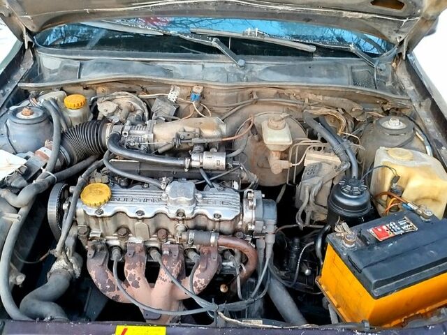 Опель Вектра, объемом двигателя 2 л и пробегом 0 тыс. км за 1300 $, фото 2 на Automoto.ua