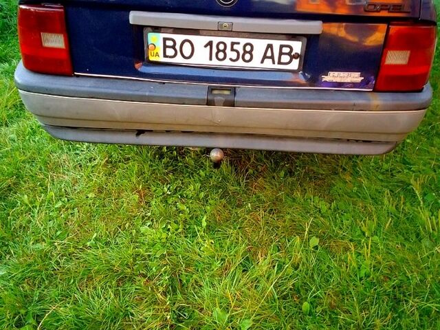 Опель Вектра, объемом двигателя 1.6 л и пробегом 300 тыс. км за 850 $, фото 1 на Automoto.ua