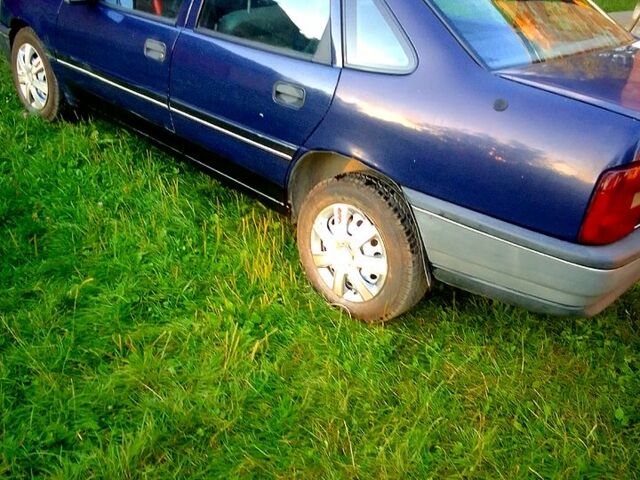 Опель Вектра, объемом двигателя 1.6 л и пробегом 300 тыс. км за 850 $, фото 5 на Automoto.ua