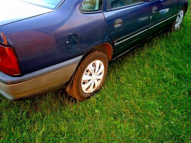 Опель Вектра, объемом двигателя 1.6 л и пробегом 300 тыс. км за 850 $, фото 3 на Automoto.ua