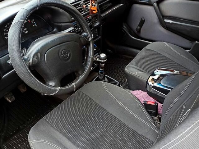 Опель Вектра, объемом двигателя 1.6 л и пробегом 211 тыс. км за 1600 $, фото 9 на Automoto.ua