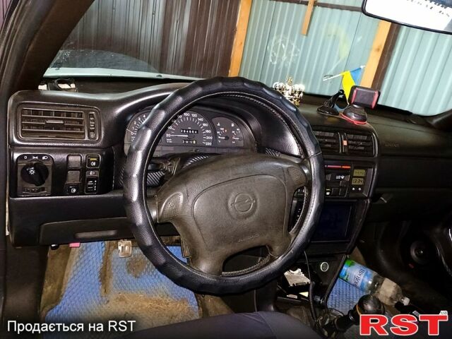 Опель Вектра, объемом двигателя 18 л и пробегом 200 тыс. км за 2500 $, фото 6 на Automoto.ua