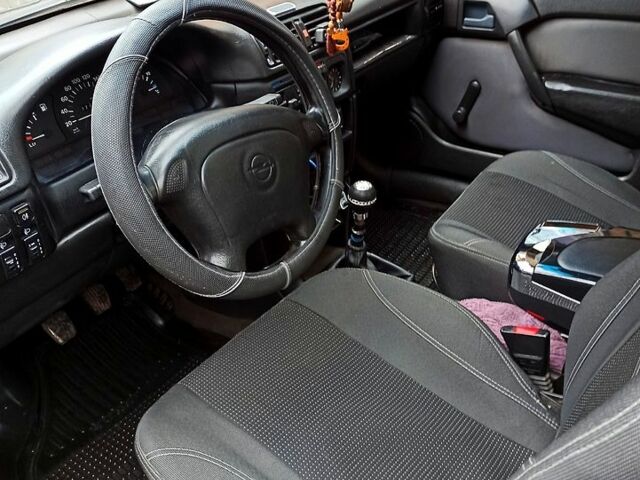 Опель Вектра, объемом двигателя 1.6 л и пробегом 211 тыс. км за 1600 $, фото 7 на Automoto.ua